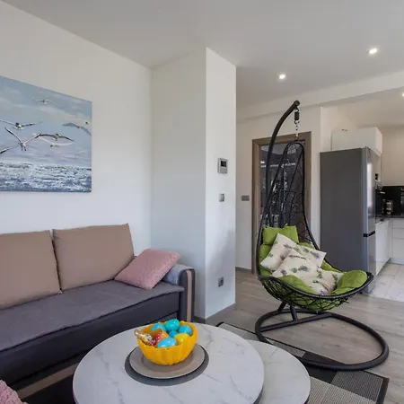 Trendy And Chic With Terrace And Private Garden Apartment Kastela