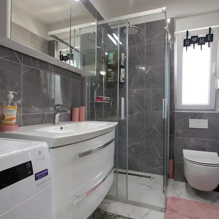 Trendy And Chic With Terrace And Private Garden Apartment Kastela