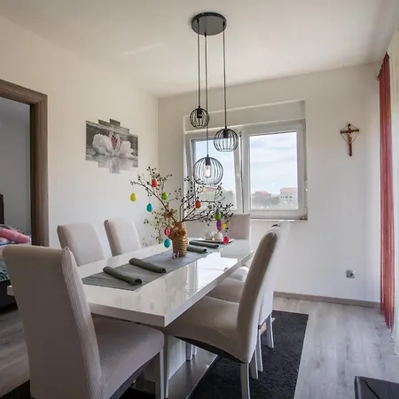 Apartment Trendy And Chic With Terrace And Private Garden