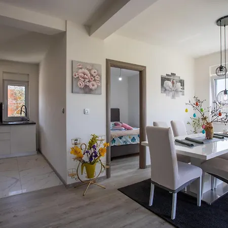 Trendy And Chic With Terrace And Private Garden Apartment Kastela