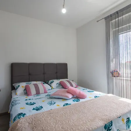 Apartment Trendy And Chic With Terrace And Private Garden Kastela